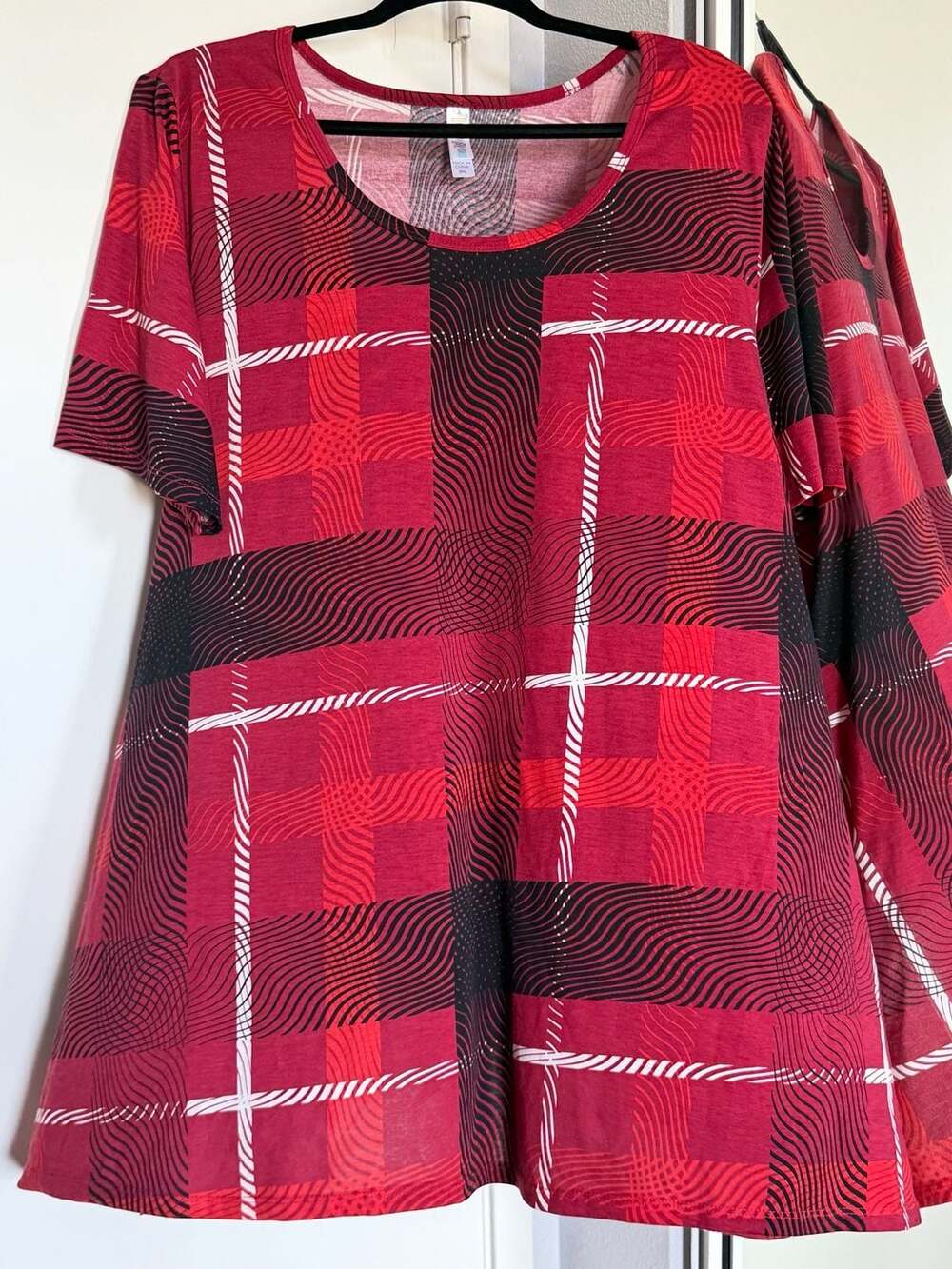 LuLaRoe Perfect T Size 3XL Red Black Plaid Swing Tunic Shirt